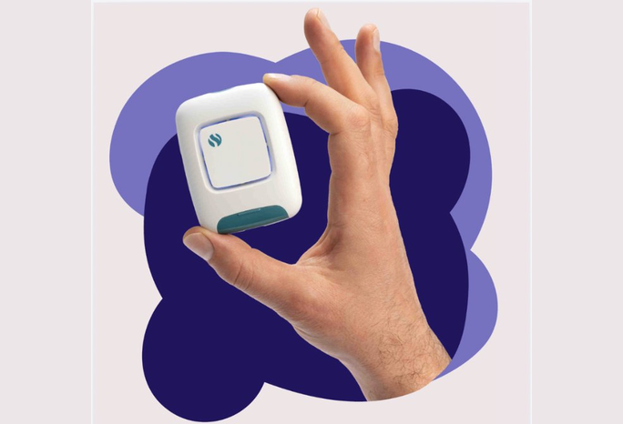 device_in_hand_684x466